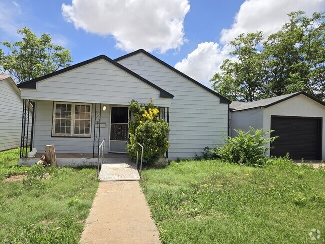 Building Photo - 616 E 13th St Rental