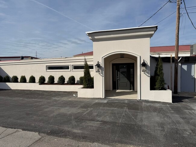 Building Photo - 265 Trunk St NE