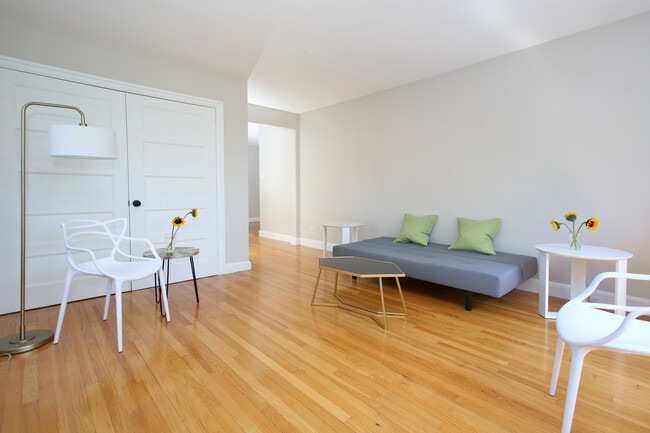 Photo - 8 Kilsyth Ter Unit 43