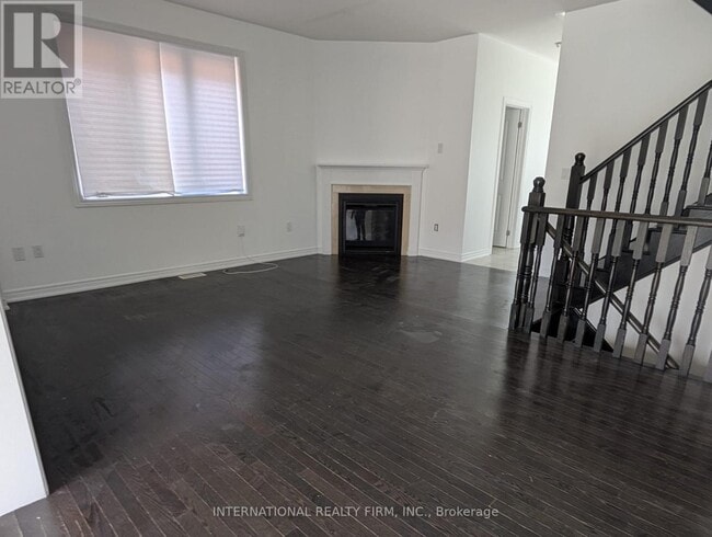 Photo - 734 Yarfield Cres