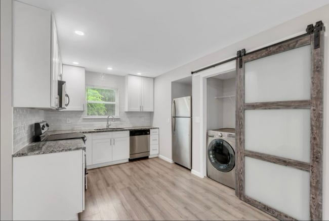 Building Photo - 606 W 4th St Rental