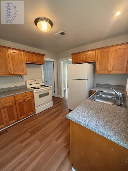 Photo - 498 W Bay St