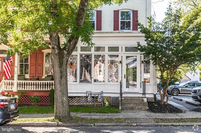 Building Photo - 34 S Clinton St Unit 1st Fl Rental