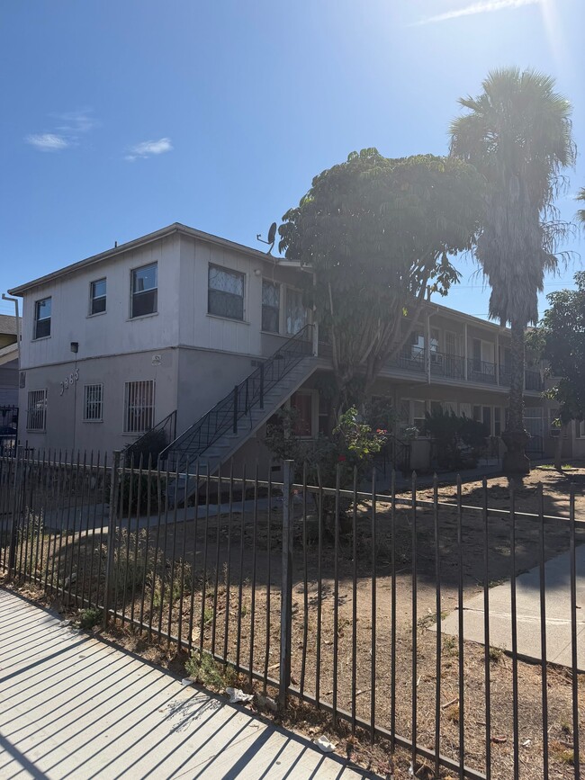 Building Photo - 3965 Normandie Ave Unit 3