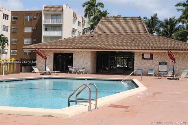 Photo - 6960 Miami Gardens Dr Unidad 2-420