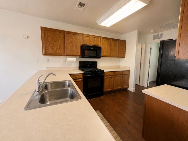 Photo - 3290 N Vista Ave