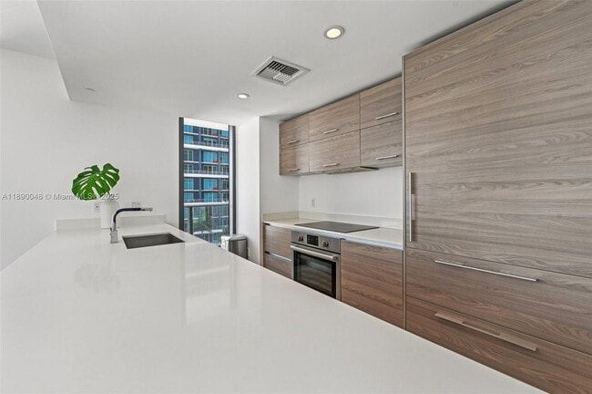 Photo - 1300 S Miami Ave Unidad 1706