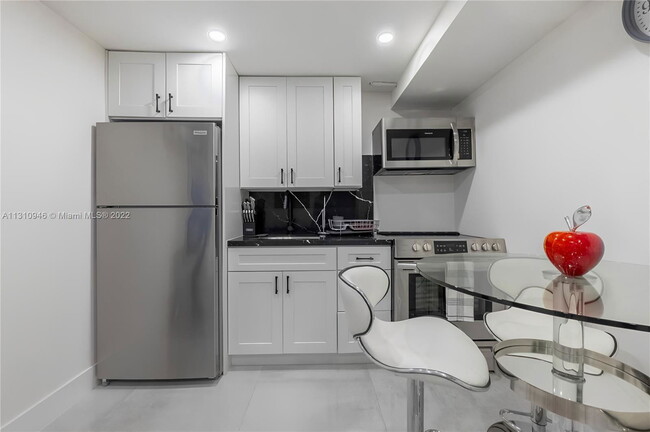 Photo - 52 NE 47th St Unidad 1