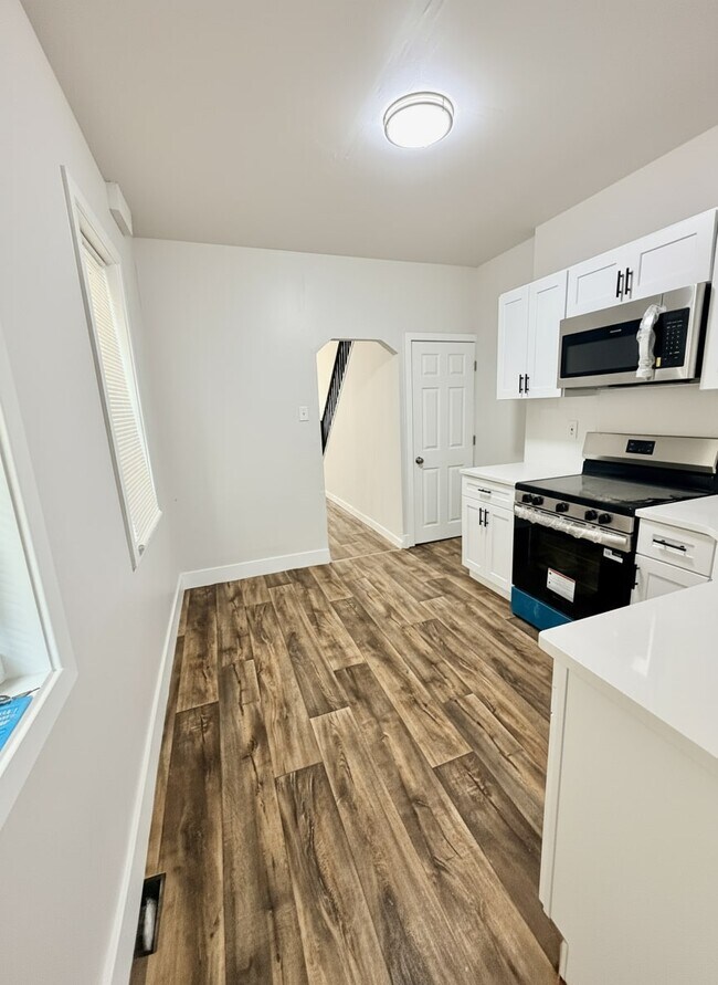 Photo - 1855 E Westmoreland St