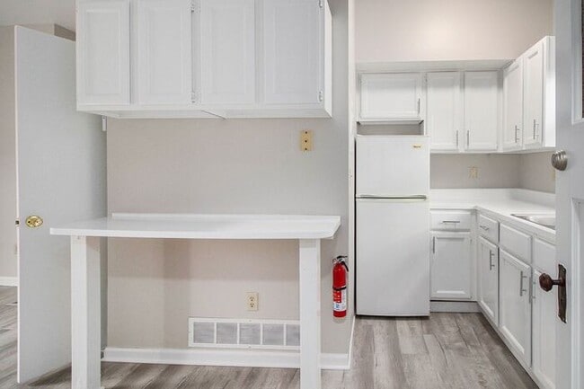 $799 Chic & Renovated 1BR with Style- Ask about our security deposit alternative!