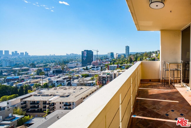 Photo - 8787 Shoreham Dr Unidad 1210 Rental