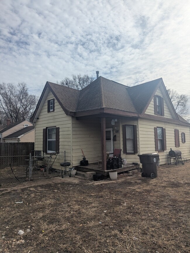 Building Photo - 2020 W Proctor St