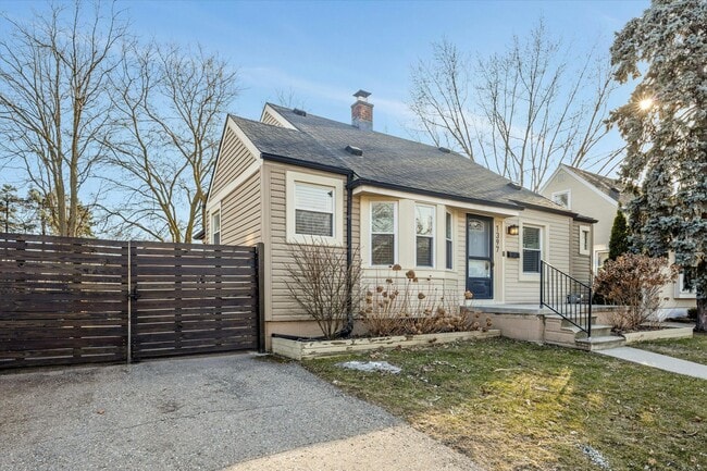Photo - 1397 Leroy St