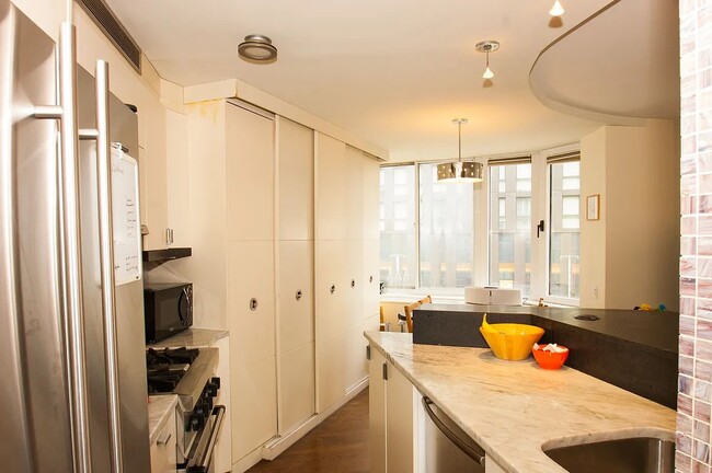 275 Greenwich St Unidad 14M