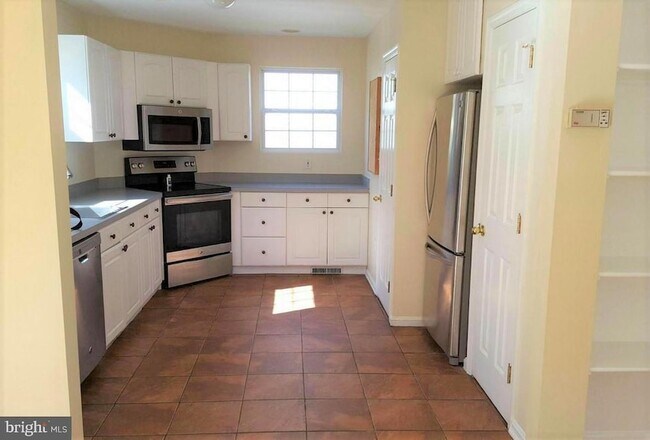 Photo - 3562 Edgemont St