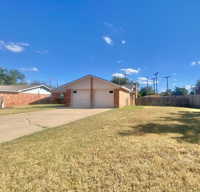 Photo - Great 3 bed 2 bath near West Loop 289 and ...