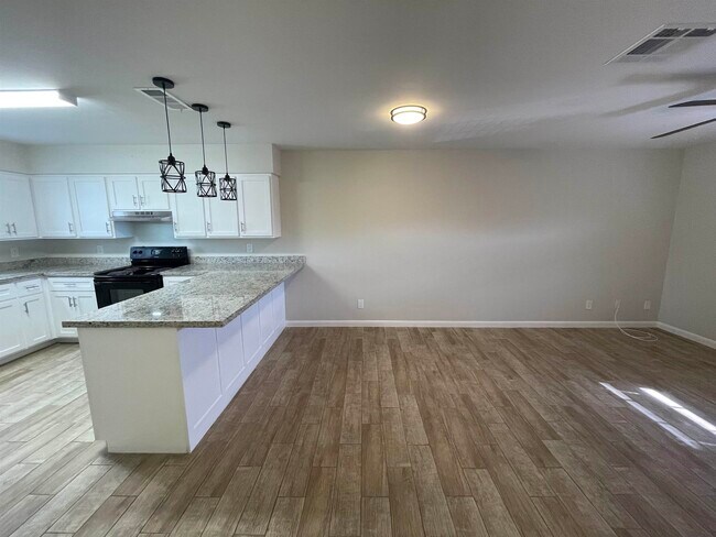 Photo - 3001 E Price St Unidad 16