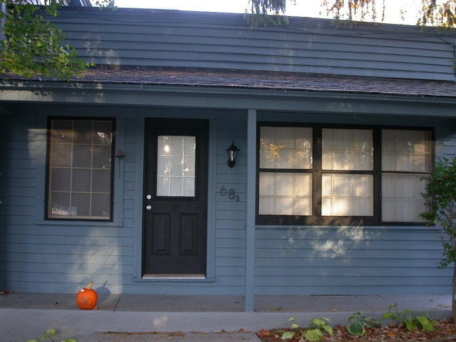 Building Photo - 70 Utica St Unit 68B