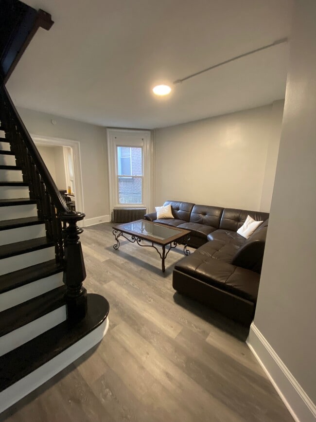 Photo - 469 Montclair Ave Unidad 469 Montclair Avenue