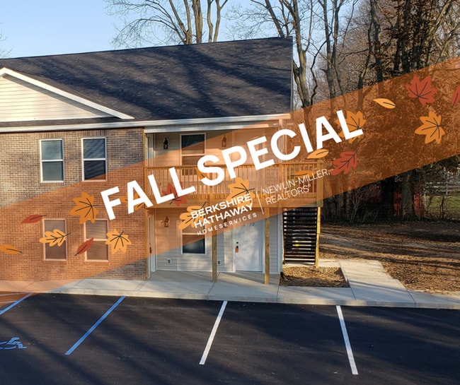 Building Photo - Secure this lower-level condo at The Woods...