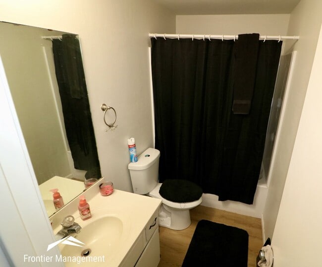 Photo - 2013/2015 Shirley Unit 2015 Shirley Ln.