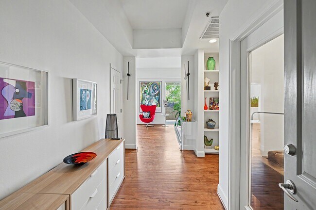Photo - 2520 Robinhood St Unit 402