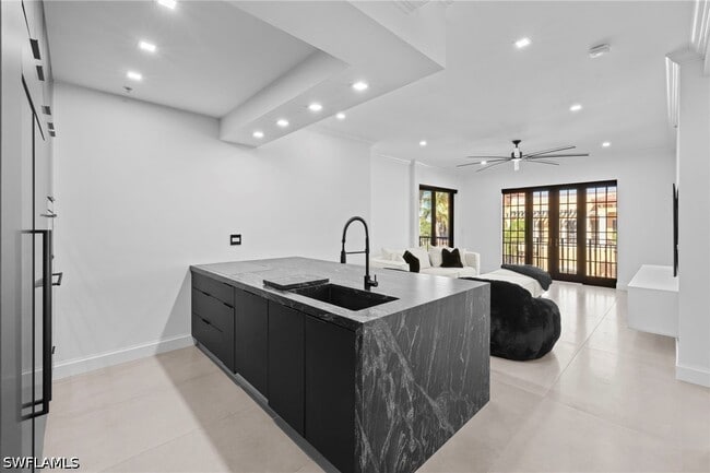 Building Photo - 23191 Fashion Dr Unit 8106