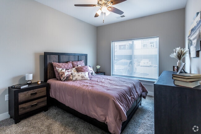 2 BR, 2 BA - 1005SF
