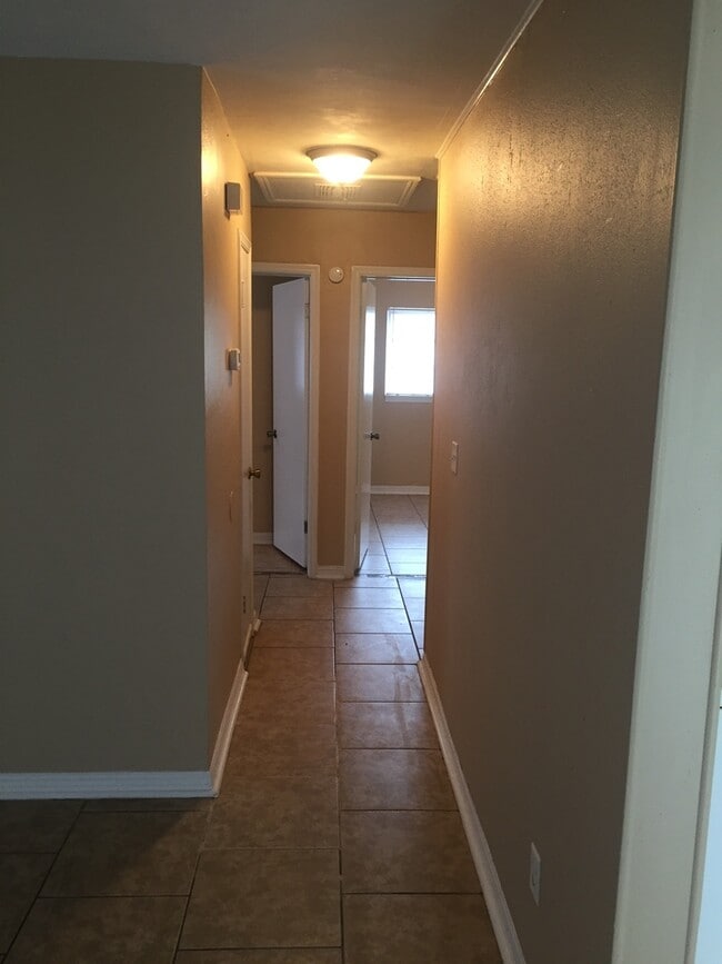 Photo - 2820 Canal Dr N