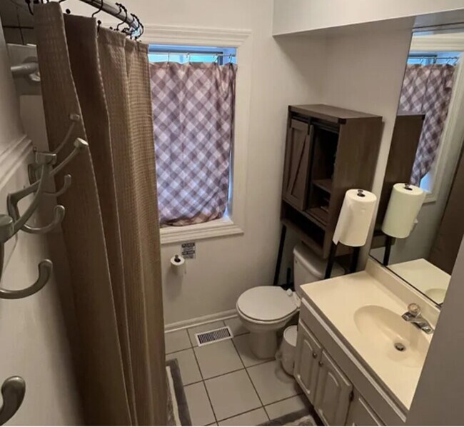 Photo - 8129 Ogden Ave Unidad 1F