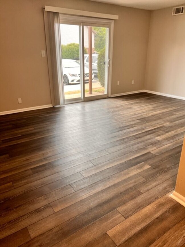 Photo - Charming 2-Bedroom, 1-Bathroom Apartment for Rent in Chesterton Unit I1