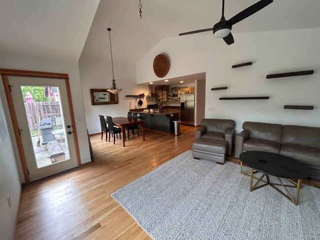 Photo - 1033 Crimson Ct