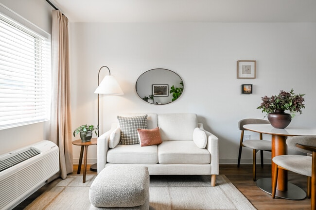 Model Apartment - Live Oak Apartments
