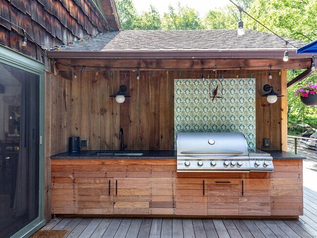 Photo - 203 Brick School Rd