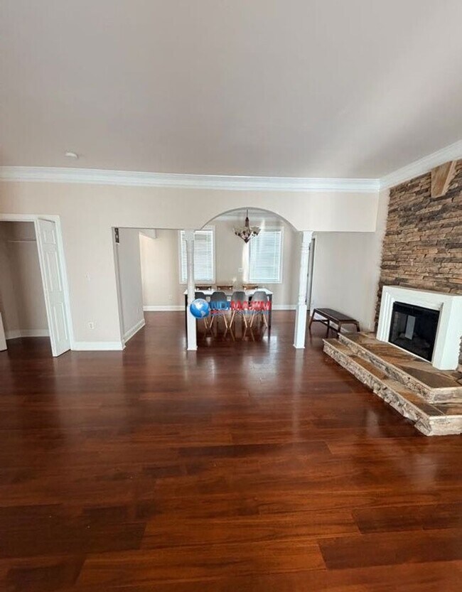 Photo - Nice 2-story house in the City of BUFORD schools + separate in-law suite