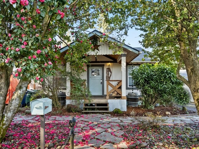 Building Photo - Adorable, fully updated 1-bdr/1-bath Milwa... Rental