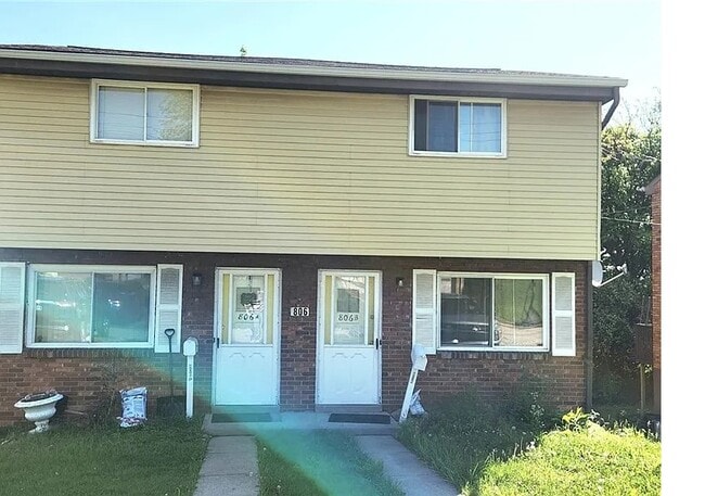 Front of the house - 806 Westbury Rd Unit A