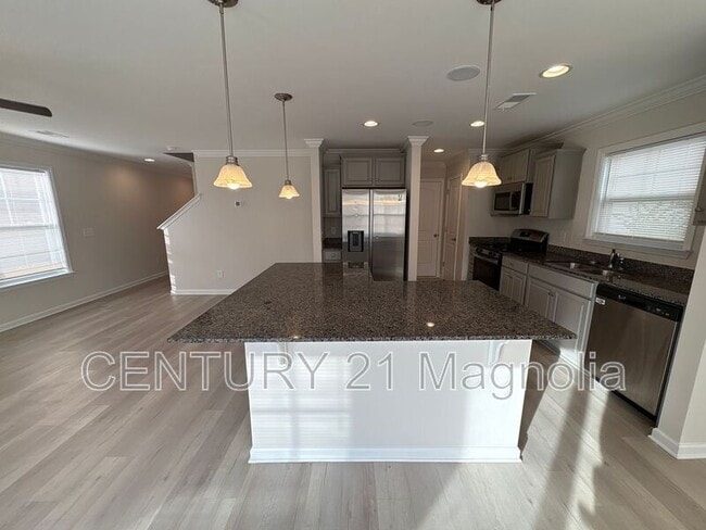 Photo - 815 Delta Ln