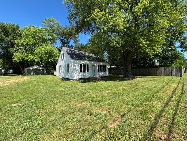 Available now 2 bedroom 1 bath with bonus ... - Available now 2 bedroom 1 bath with bonus ... House