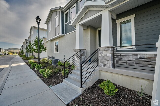 Building Photo - 15142 S Wild Horse Wy Rental