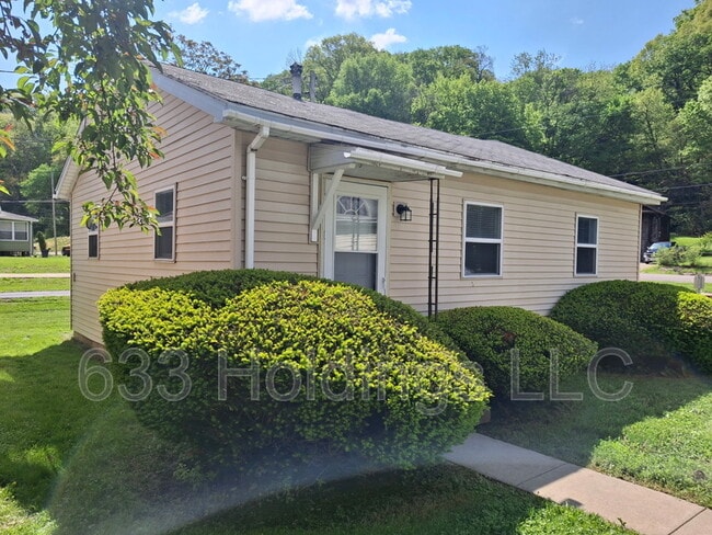 Photo - 139 Shadoway Dr