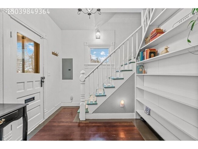 Photo - 310 N School St