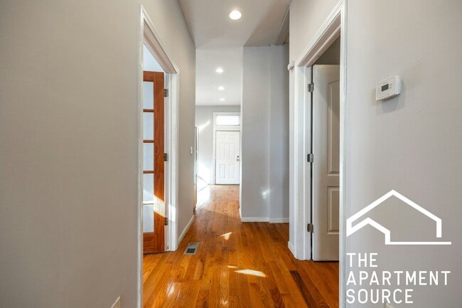 Photo - 2416 N Maplewood Ave Unit 1