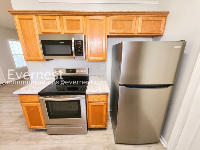 Photo - 319 Bridgeport Ln