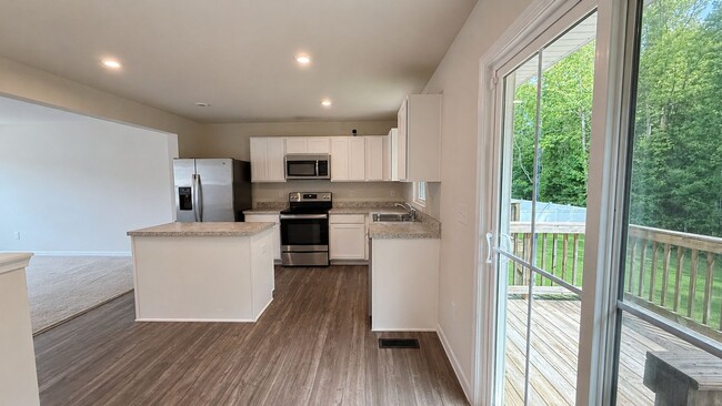 Photo - 2044 Petersen Way