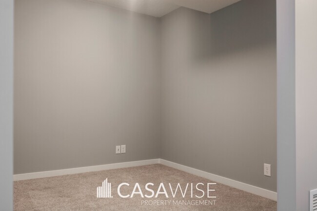 Photo - 9113-111 111 Ave NW