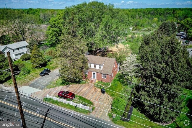 Building Photo - 760 VILLAGE Rental