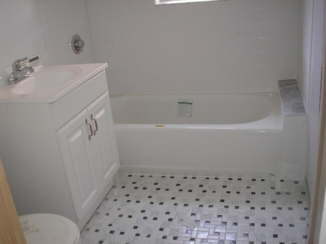 Photo - Modern Kit/Bath, Heat/Hot Water Included, Live-in Manager