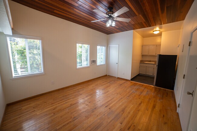 Photo - 16 Clubhouse Ave