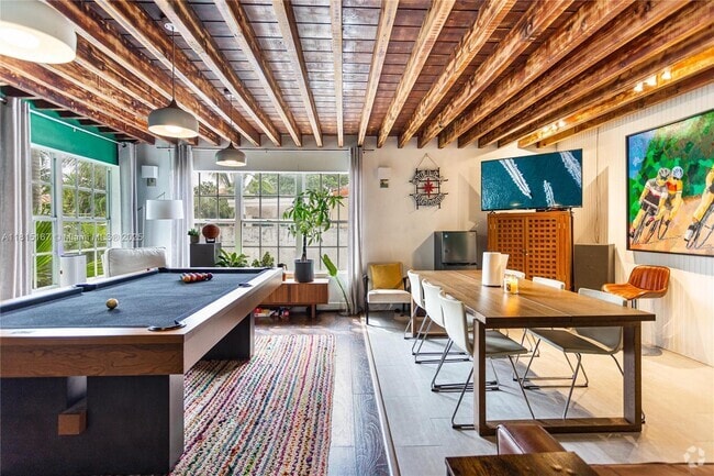 Building Photo - 3154 SW 5th St Rental